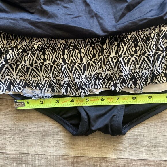 24th and Ocean Womens Size XL One Piece Swimsuit Black Geometric Padded Top - Picture 3 of 7